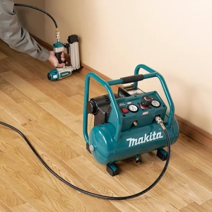 Makita AC001GZ Compressor 40V 7,6Lts 9.3Bar - Image 2